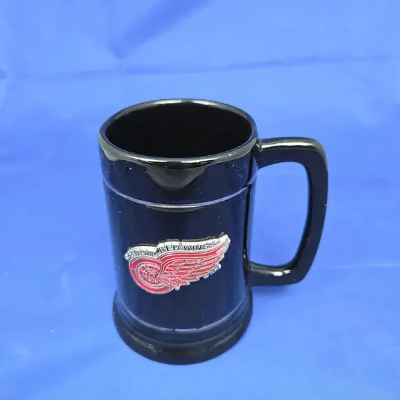 Detroit Red Wings NHL Hockey Black Ceramic Beer Mug Stein with pewter logo - Picture 1 of 4